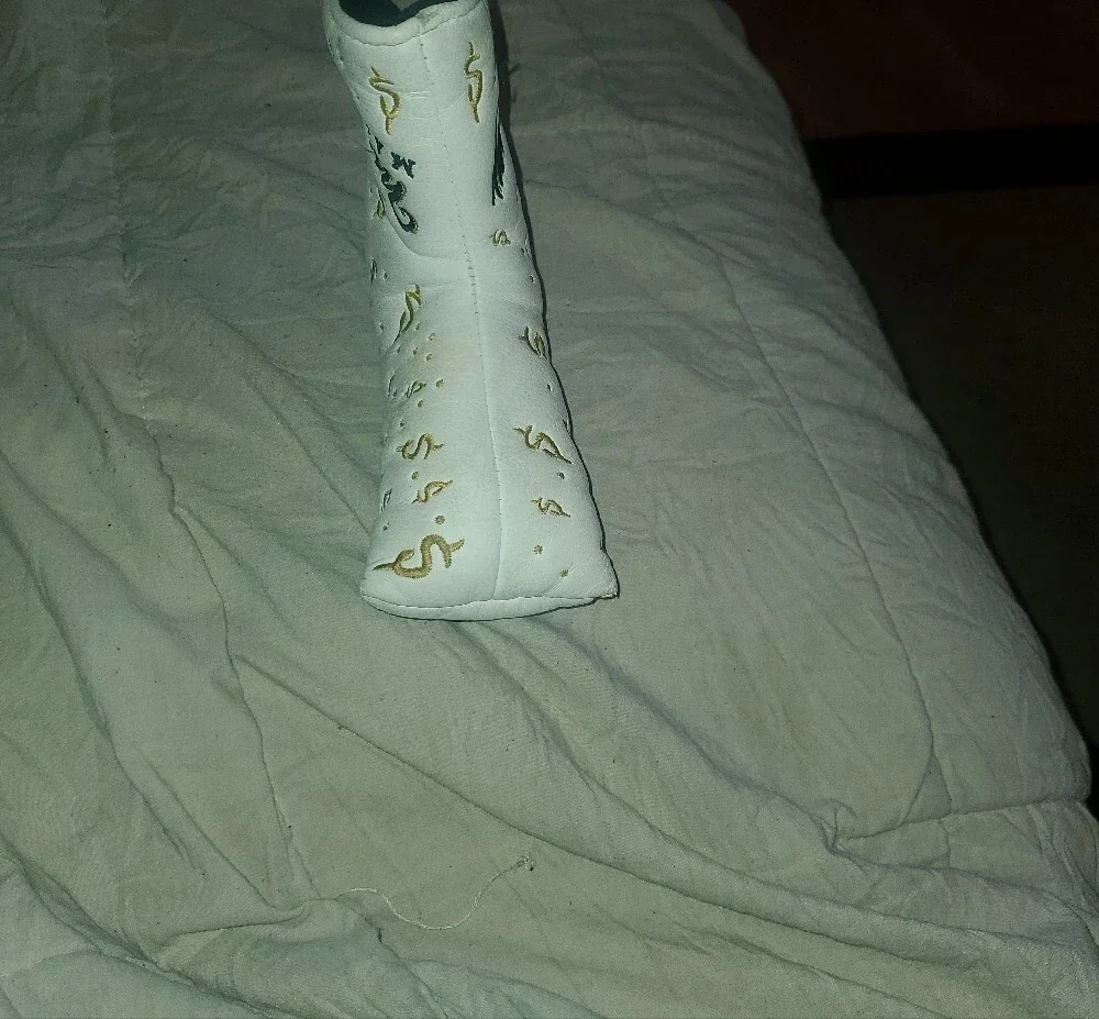 GOLF GODS MONEYMAKER White and Gold BLADE Putter Headcover